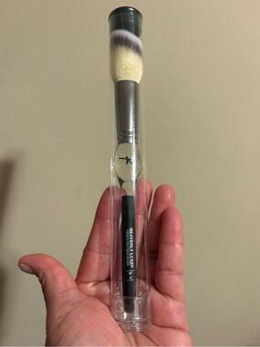 ITS COSMETICS - HEAVENLY LUXE™ FRENCH BOUTIQUE BLUSH BRUSH #4 Factory Sealed.